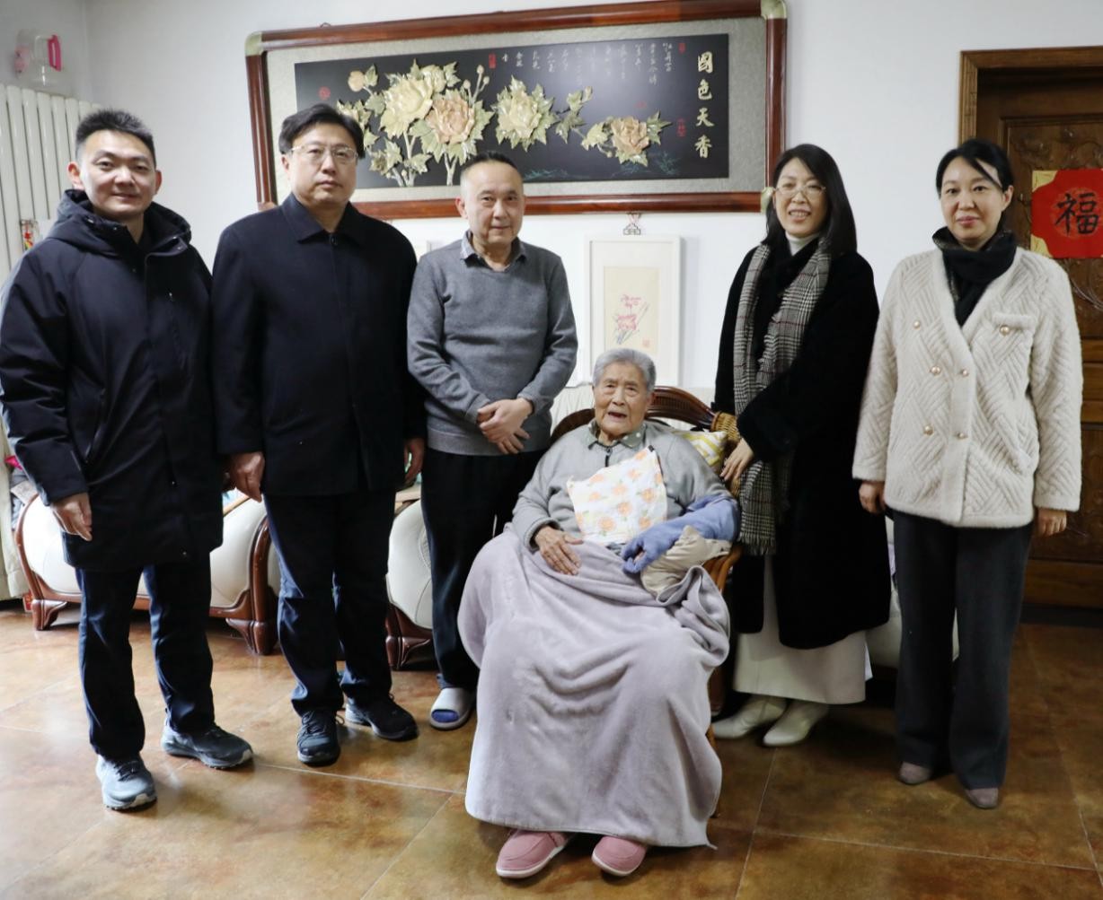 海淀区曙光街道慰问抗美援朝老兵.jpg